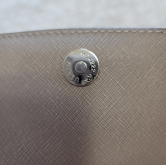 Michael Kors Crossbody - Picture 5 of 8
